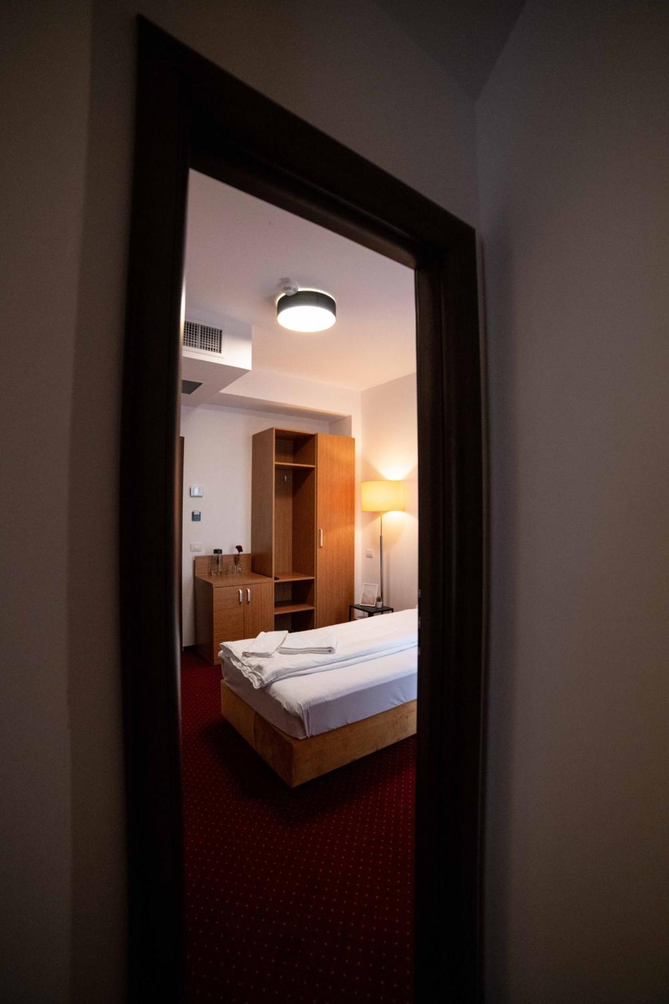 Aparthotel Bucharest Airport Accomodation Otopeni Exterior foto