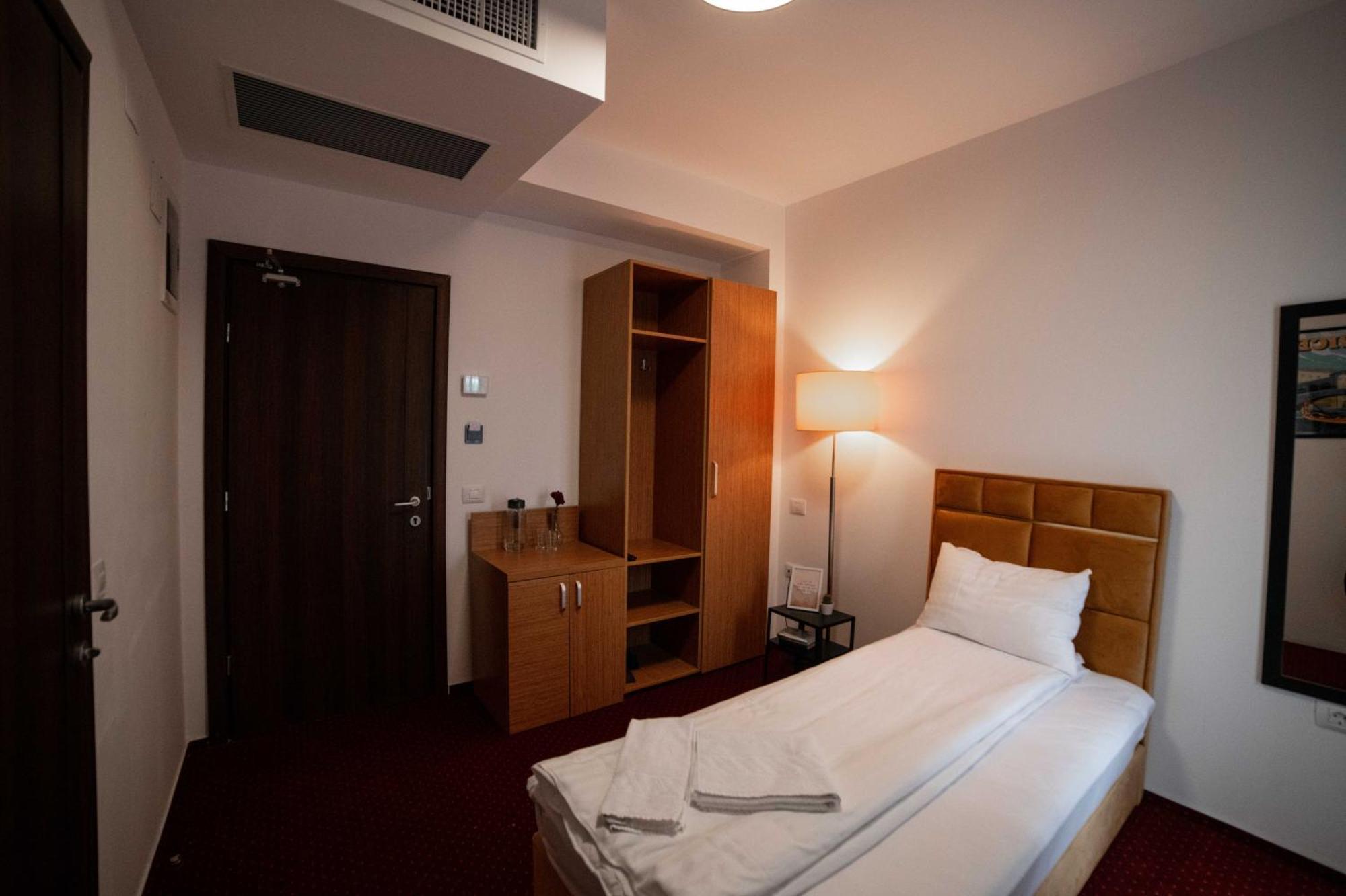Aparthotel Bucharest Airport Accomodation Otopeni Exterior foto